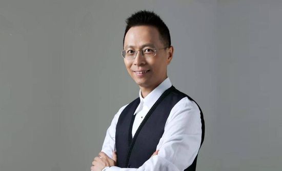 飙车追击枪战是影片拍摄中最惊险困难之处，剧组特意封了一条公路租用了三十多辆车来拍摄追逐过程
